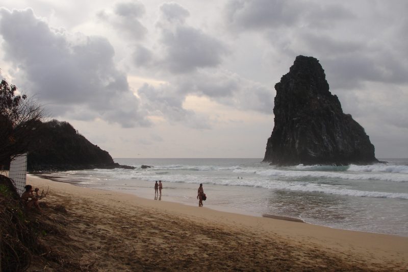 surf em Noronha