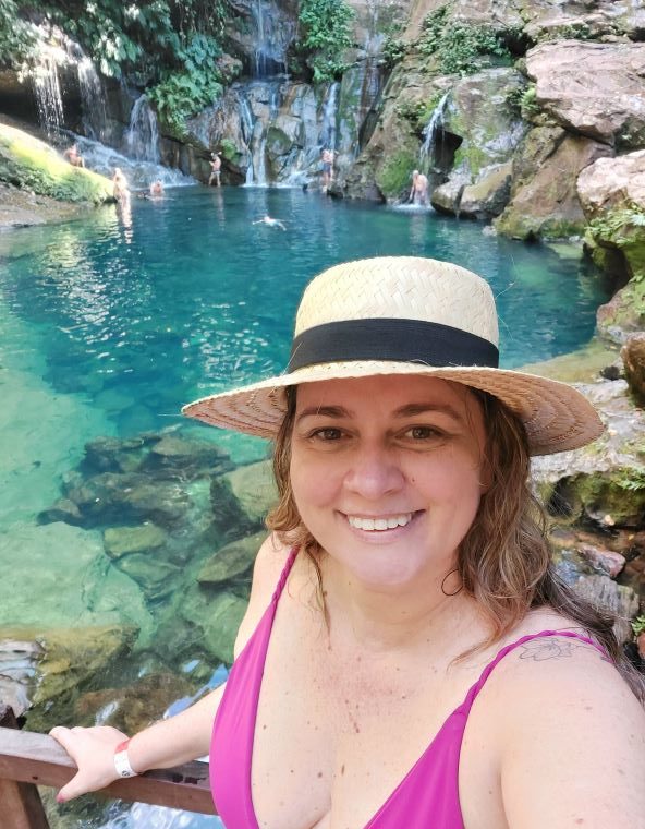 Águas transparentes do Poço Azul na Chapada das Mesas